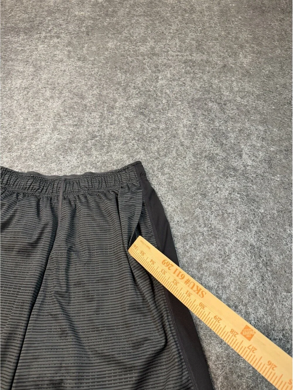 Nike Dri-FIT Athletic Shorts Men’s Small Black Gray Striped 8” Inseam Training